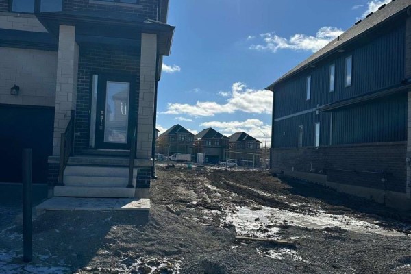 15 Barnyard Trail, Barrie, ON, photo 2