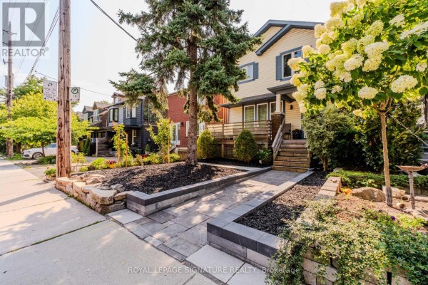 Primary Bedroom - 15 Battenberg Avenue, Toronto, ON M4L1J7 Photo 4