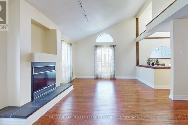 Bedroom 5 - 15 Bond Crescent, Richmond Hill, ON L4E3K2 Photo 5