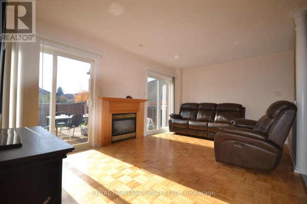 Primary Bedroom - 15 Boxhill Road, Markham, ON L3S4R1 Photo 4