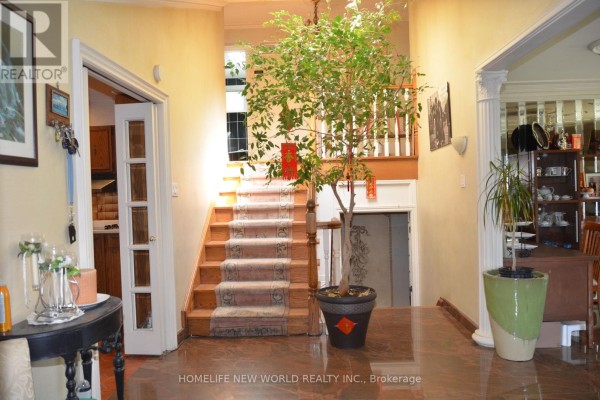 15 Brantley Crescent, Toronto, ON M3J1X4 Photo 3