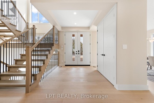15 Briggs Avenue, Ottawa, ON K2E6W5 Photo 3