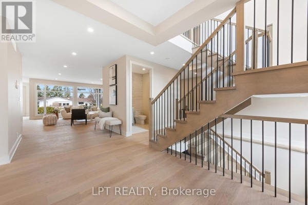 15 Briggs Avenue, Ottawa, ON K2E6W5 Photo 5