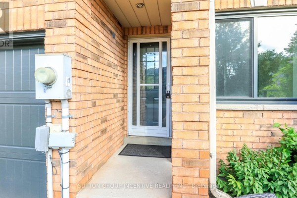 Bedroom 3 - 15 Bruce Crescent, Barrie, ON L4N8T8 Photo 5