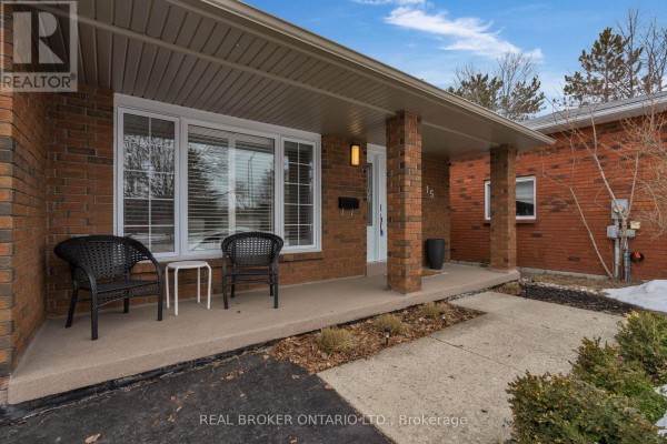 15 Buchanan Street, Barrie, ON, photo 3