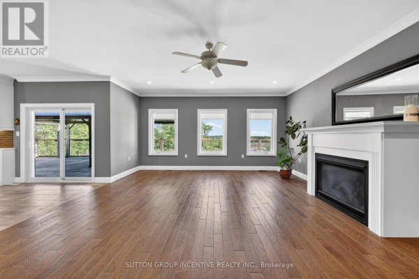 Living room - 15 Caldwell Drive, Oro Medonte, ON L0L2L0 Photo 2