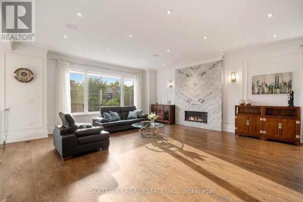 15 Calvin Avenue, Toronto, ON, photo 2