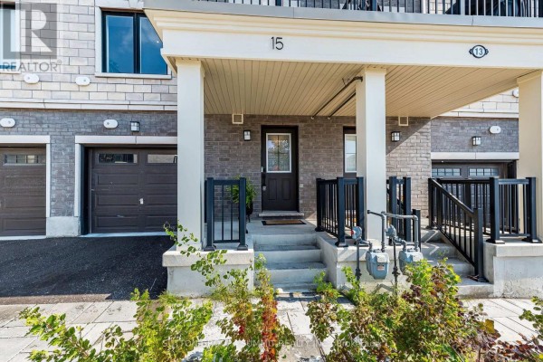 15 Canton Lane, Whitchurch Stouffville, ON L4A4W8 Photo 4