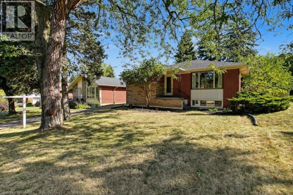 Living room - 15 Carwyn Crescent, Hamilton, ON L8S3H3 Photo 2