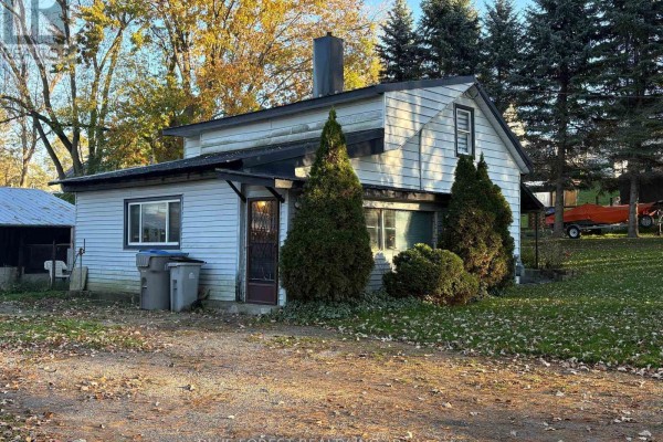 Kitchen - 15 Charles Street N, St  Marys, ON N4X1C1 Photo 2