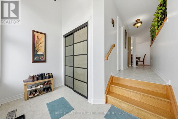 Living room - 15 Charleswood Circle, Brampton, ON L7A1Z1 Photo 5