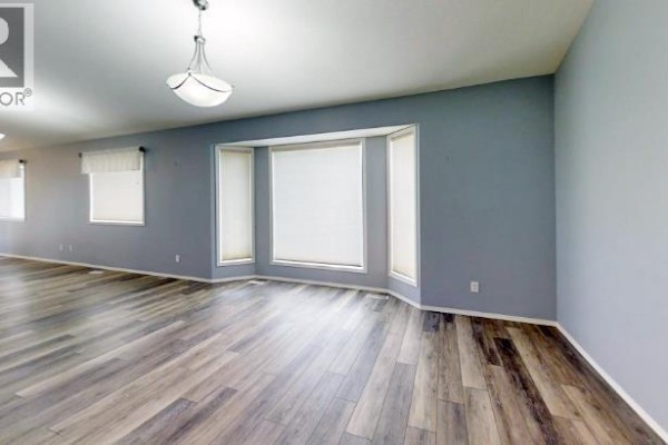 Primary Bedroom - 15 Chinook Crescent W, Claresholm, AB T0L0T0 Photo 4