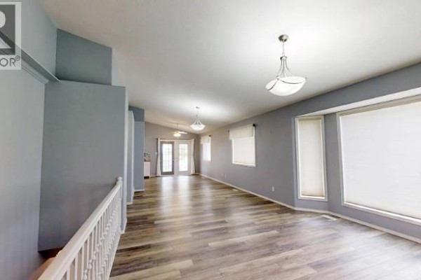 3pc Bathroom - 15 Chinook Crescent W, Claresholm, AB T0L0T0 Photo 5
