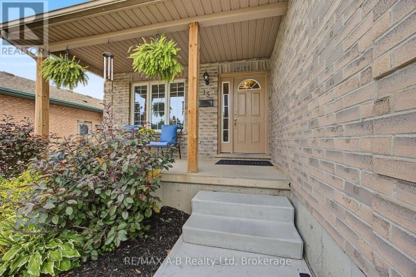 15 Cook Crescent, St  Thomas, ON N5R6J3 Photo 4