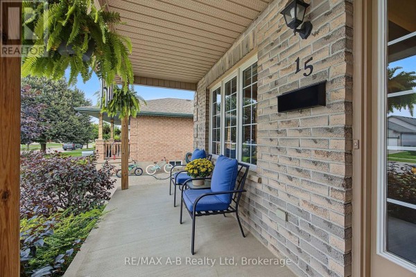 15 Cook Crescent, St  Thomas, ON N5R6J3 Photo 5