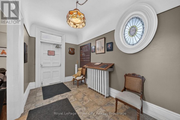 15 Cork Street E, Guelph, ON N1H2W7 Photo 4
