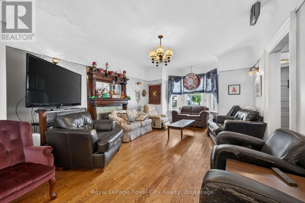 15 Cork Street E, Guelph, ON N1H2W7 Photo 5