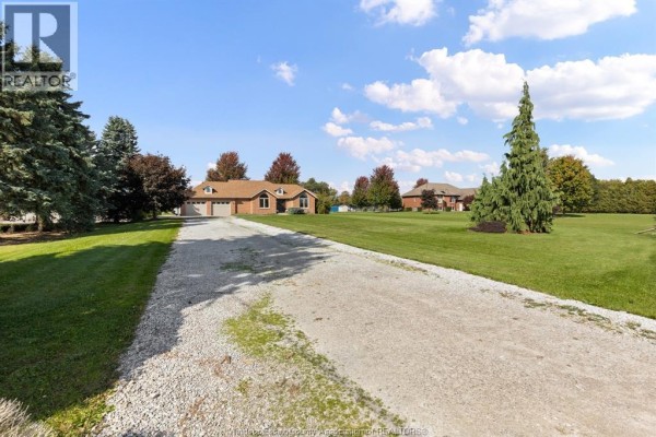 Family room - 15 County Rd 29 North, Gosfield North, ON N0R1B0 Photo 3
