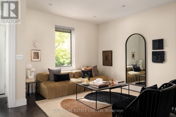 15 Crocker Avenue, Toronto, ON M6J1K7 Photo 3