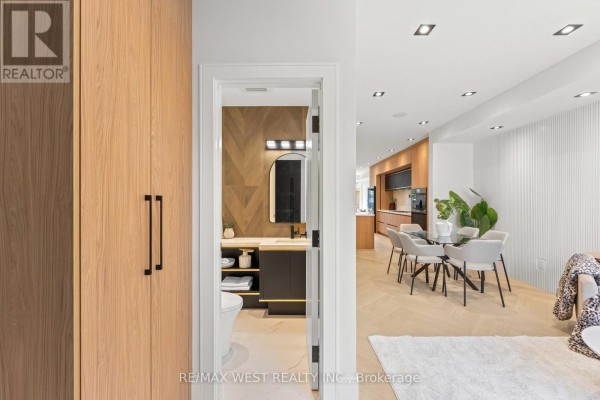 Dining room - 15 Cruikshank Avenue, Toronto, ON M4K1S6 Photo 5