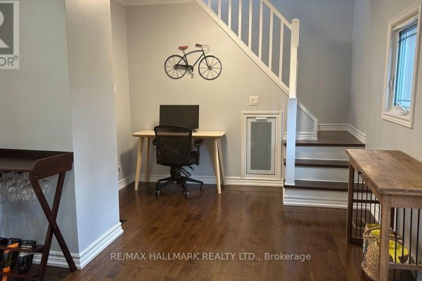 Primary Bedroom - 15 Daniels Street, Toronto, ON M8Y1L6 Photo 5