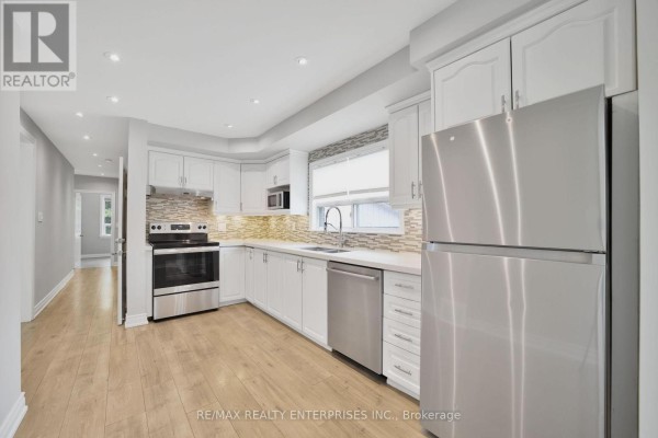 15 Delroy Drive, Toronto, ON M8Y1M8 Photo 4