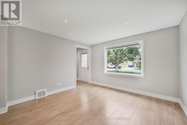 15 Delroy Drive, Toronto, ON M8Y1M8 Photo 5