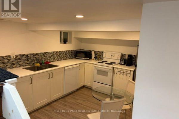 15 Denison Road E, Toronto, ON M9N1B6 Photo 3