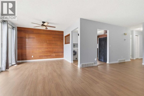Bedroom - 15 Doverville Way Se, Calgary, AB T2B2N6 Photo 2