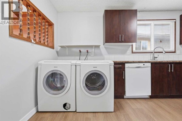 Kitchen - 15 Doverville Way Se, Calgary, AB T2B2N6 Photo 4