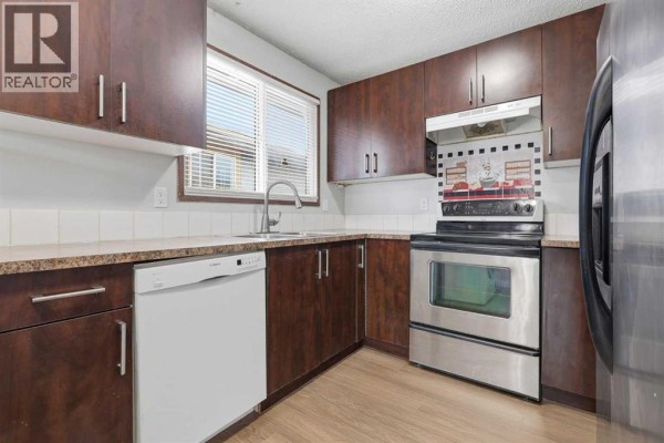Living room - 15 Doverville Way Se, Calgary, AB T2B2N6 Photo 5