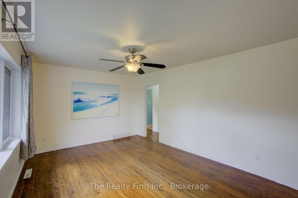 Bedroom - 15 Dumbarton Street, Guelph, ON N1E3T4 Photo 5
