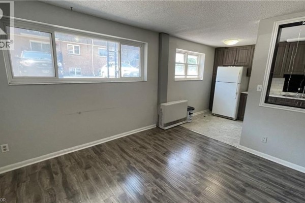 Living room - 15 Empire Street Unit# 2, Welland, ON L3B2L3 Photo 4