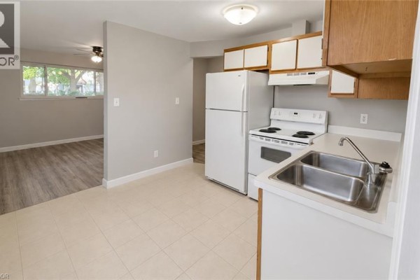 Foyer - 15 Empire Street Unit# B, Welland, ON L3B2L3 Photo 4