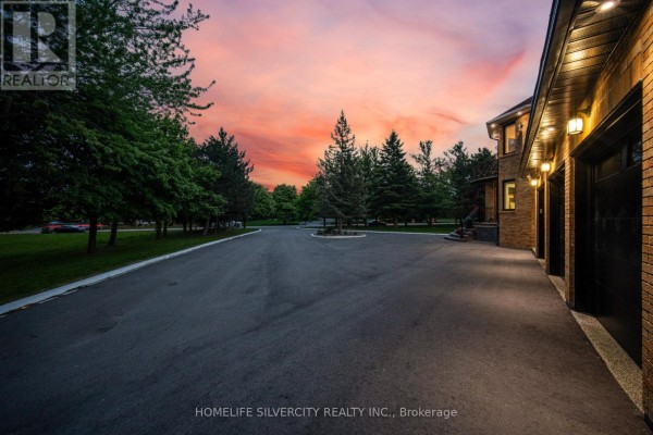 15 Estateview Circle, Brampton, ON L6P0R3 Photo 4