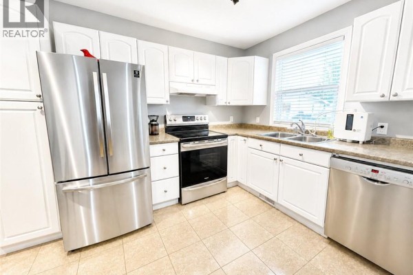 Kitchen - 15 Esther Street, Brantford, ON N3S6K3 Photo 4