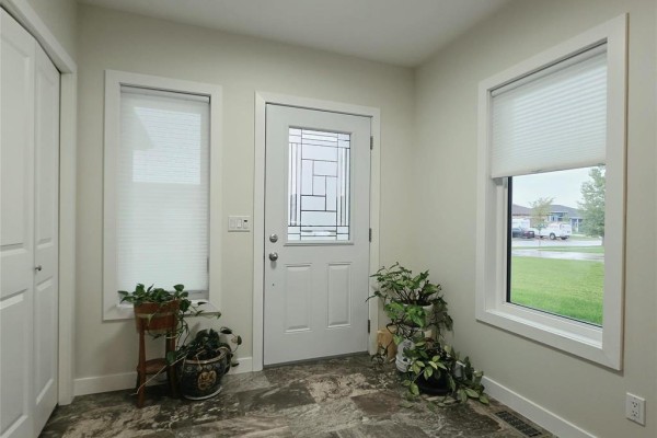 15 Exeter Drive, Morden, MB R6M0E3 Photo 4