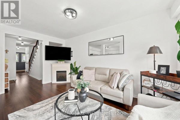 Living room - 15 Farmstead Drive, Clarington, ON L1C0K9 Photo 5