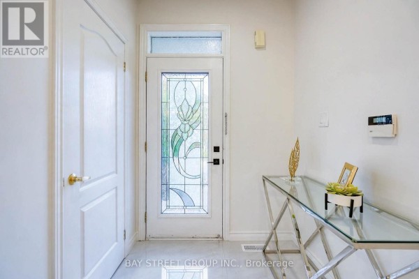 Dining room - 15 Fraserwood Road, Vaughan, ON L4J9C5 Photo 3