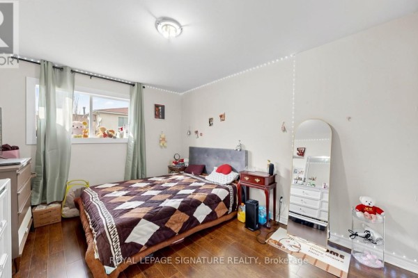 Great room - 15 Gainsborough Road, Brampton, ON L6S1X2 Photo 4