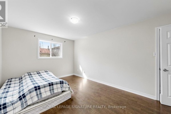 Kitchen - 15 Gainsborough Road, Brampton, ON L6S1X2 Photo 5