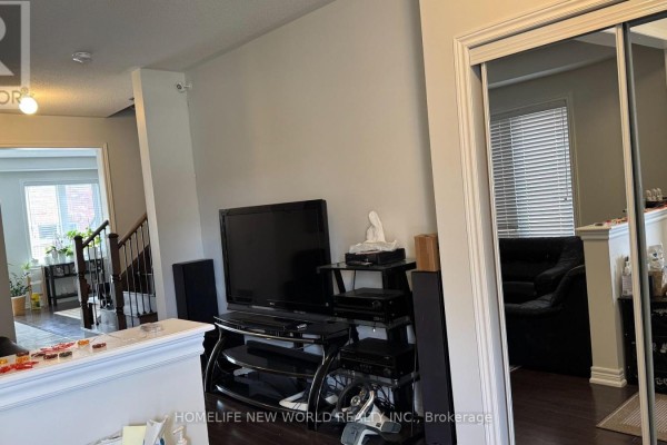 Family room - 15 Grove End Way, Brampton, ON L6R4A2 Photo 3