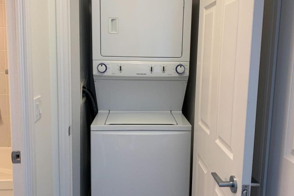 611 - 15 James Finlay Way, Toronto, ON M3M0B3 Photo 5