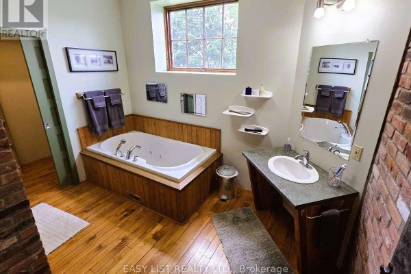 15 John Street E, South Huron, ON N0M1S7 Photo 5