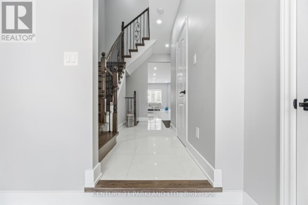 Kitchen - 15 Jonas Millway, Whitchurch Stouffville, ON L4A0M4 Photo 4