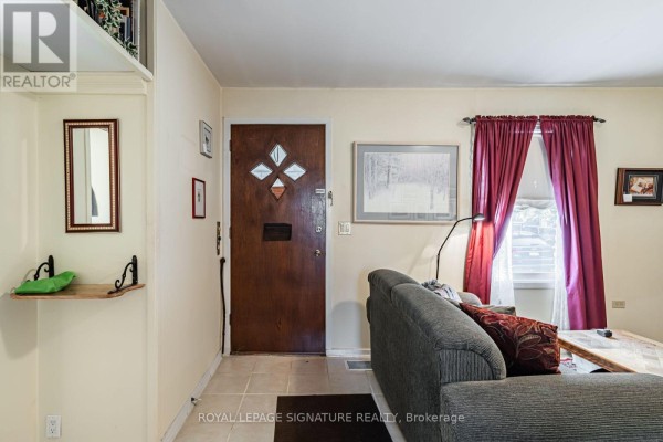 Bedroom 3 - 15 Kemp Square, Toronto, ON M6M2V5 Photo 4