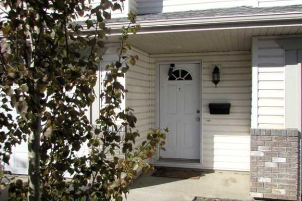 15 Kerry Wood Mews, Red Deer, AB, photo 2