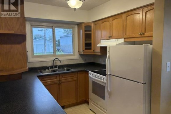 Dining room - 15 Kitchener Rd, Sault Ste  Marie, ON P6B4R1 Photo 2