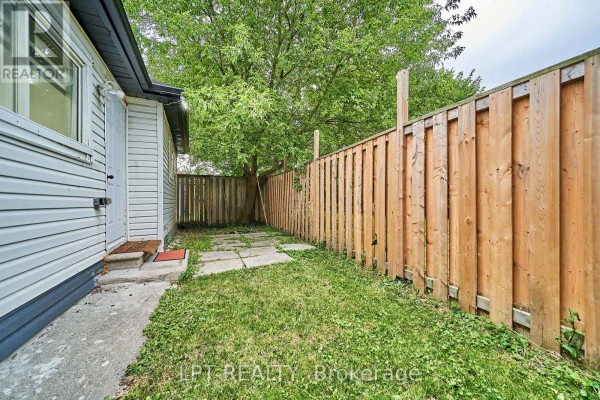 Bedroom 2 - 15 Knights Road, Oshawa, ON L1H4M5 Photo 4