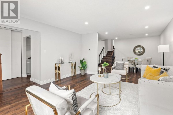 Living room - 15 Lady Stewart Boulevard, Brampton, ON L6S3Y2 Photo 3